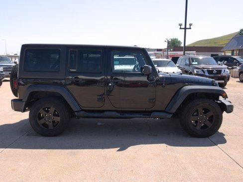 Used 2016 Jeep Wrangler Unlimited Sport AWD/4WD image 5