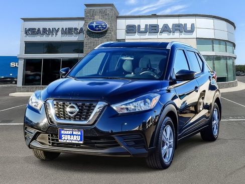 Used 2018 Nissan Kicks S image 3