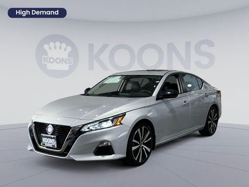 Used 2020 Nissan Altima 2.5 SR w/ Premium Package FWD image 1