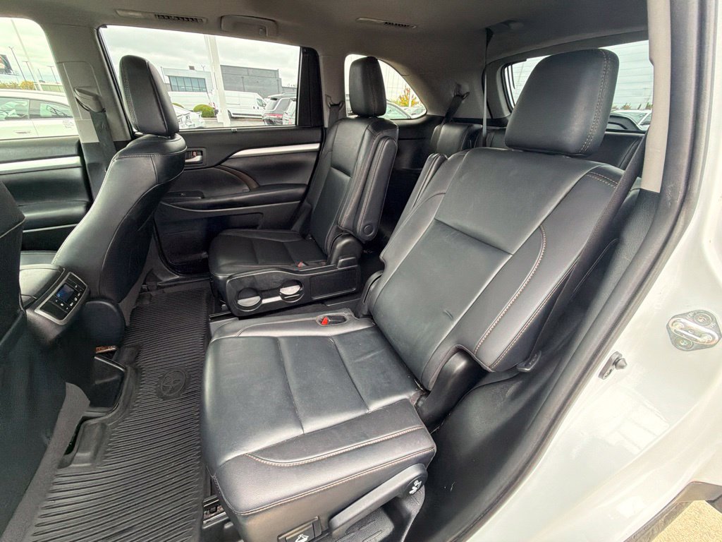Used 2019 Toyota Highlander XLE AWD/4WD image 11