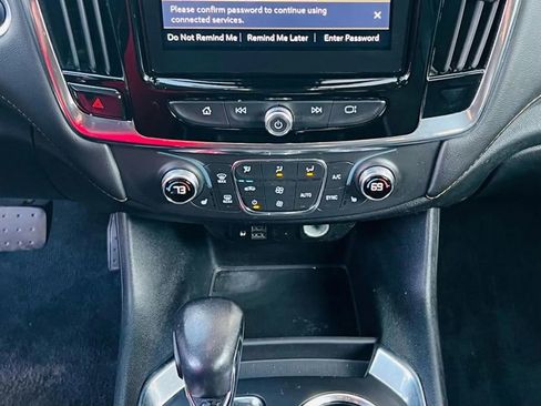 Used 2021 Chevrolet Traverse LT w/ LT Premium Package image 13