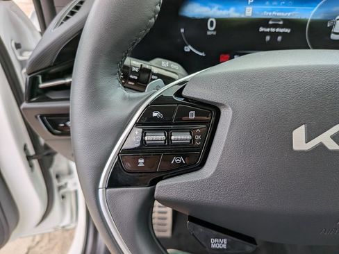 Certified 2023 Kia Niro Wave FWD image 30