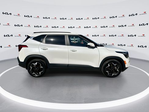 Used 2024 Kia Seltos EX FWD image 9