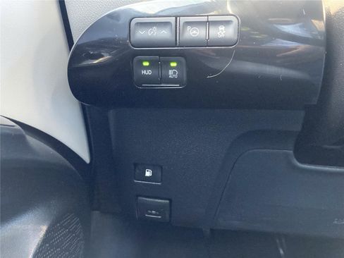 Used 2019 Toyota Prius Limited image 29