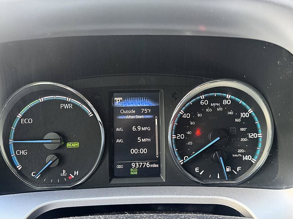 Used 2018 Toyota RAV4 LE AWD/4WD image 24
