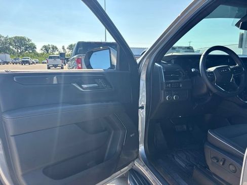 Used 2026 GMC Yukon Elevation AWD/4WD image 9
