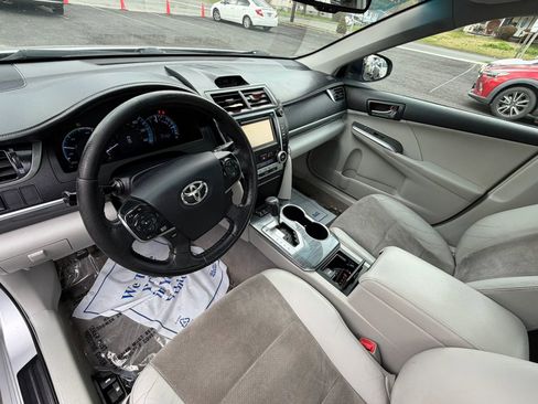 Used 2012 Toyota Camry XLE w/ Leather Pkg image 9