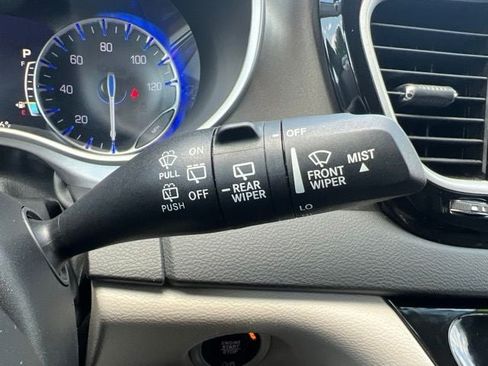 Certified 2023 Chrysler Pacifica Touring-L FWD image 23