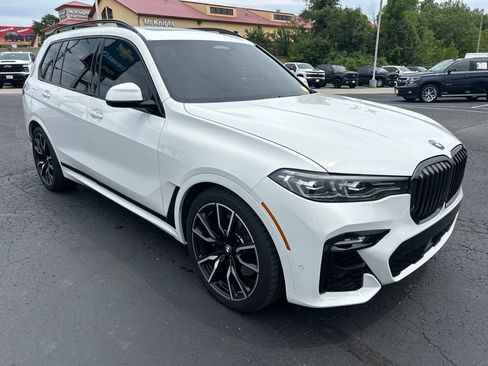 Used 2022 BMW X7 xDrive40i w/ M Sport Package AWD/4WD image 3