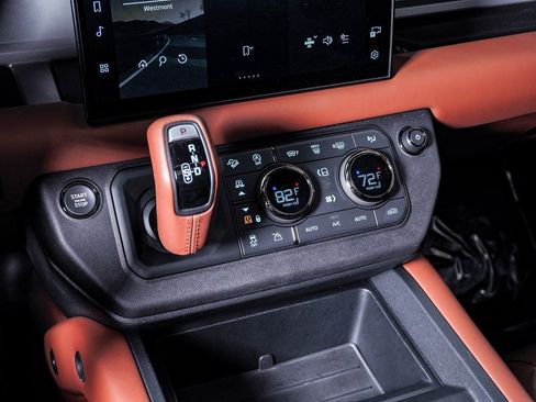 Used 2025 Land Rover Defender 110 image 24