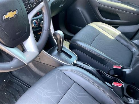 Used 2020 Chevrolet Trax LT w/ Driver Confidence Package FWD image 16