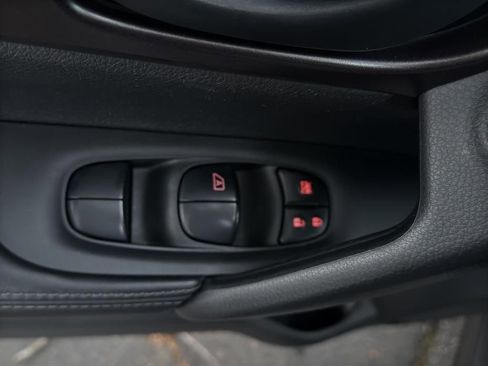 Certified 2021 Nissan Rogue Sport S image 17