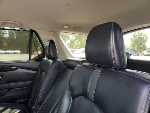 Used 2025 Honda Pilot EX-L image 11