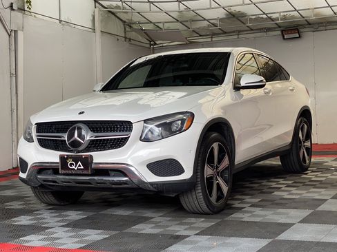 Used 2018 Mercedes-Benz GLC 300 4MATIC Coupe image 3