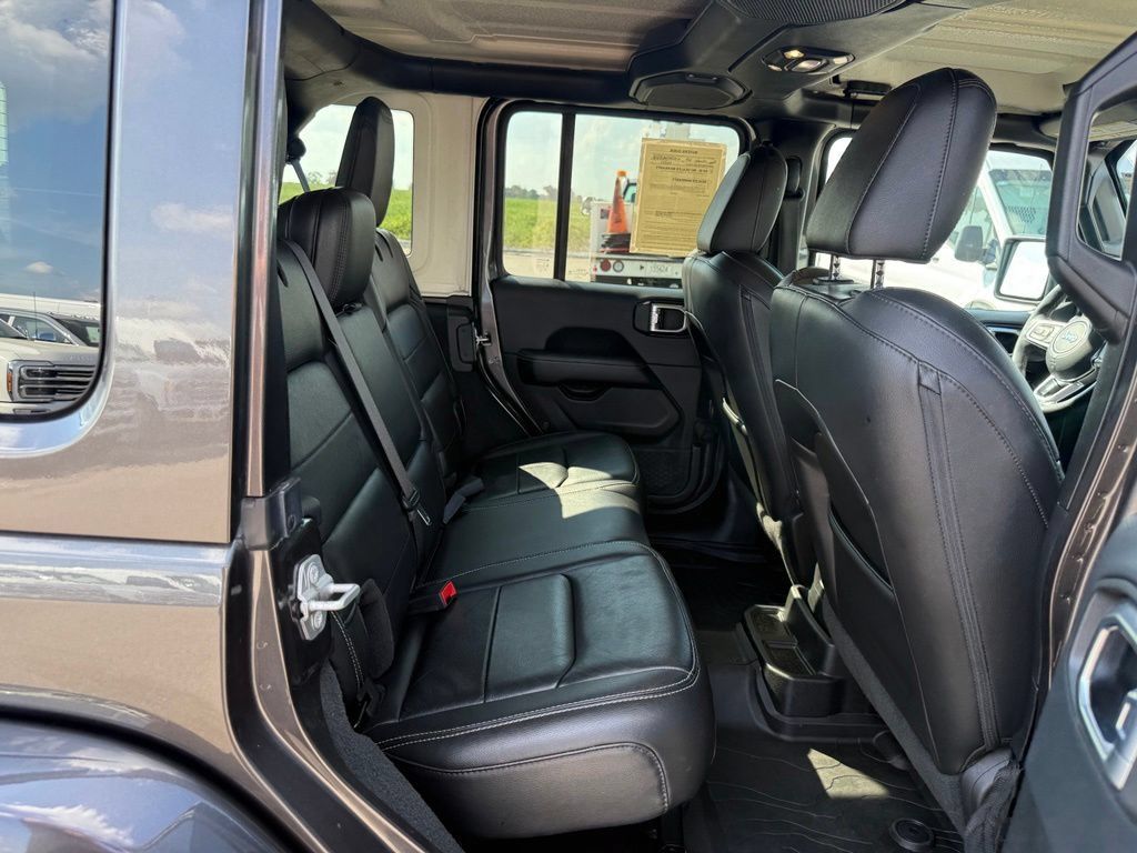 Used 2019 Jeep Wrangler Unlimited Sahara AWD/4WD image 19