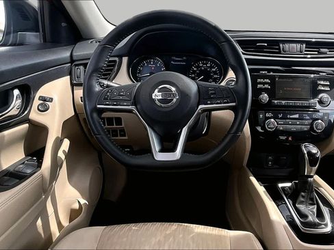Used 2017 Nissan Rogue SV FWD image 6