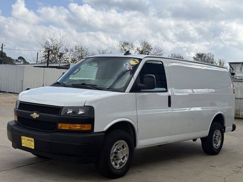 Used 2022 Chevrolet Express 2500 w/ Driver Convenience Package RWD image 5