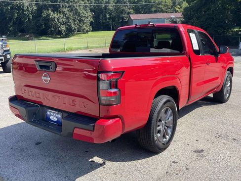 Used 2025 Nissan Frontier SV RWD image 3