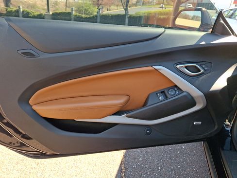 Used 2021 Chevrolet Camaro LT w/ Technology Package RWD image 11