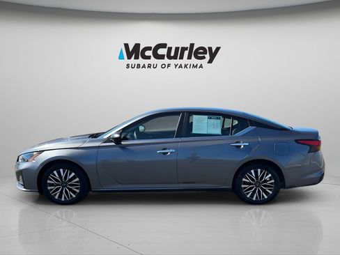 Used 2024 Nissan Altima 2.5 SV image 2