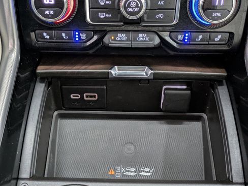 Used 2021 GMC Yukon Denali w/ Denali Premium Package image 8