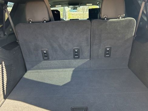 Used 2023 Chevrolet Suburban Premier w/ Advanced Technology Package image 21