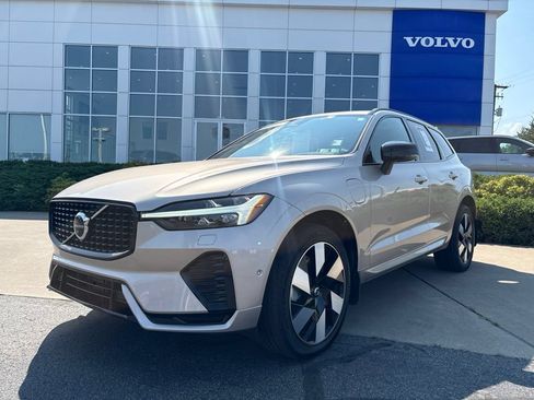 Certified 2025 Volvo XC60 T8 Plus w/ Protection Package Premier AWD/4WD image 42