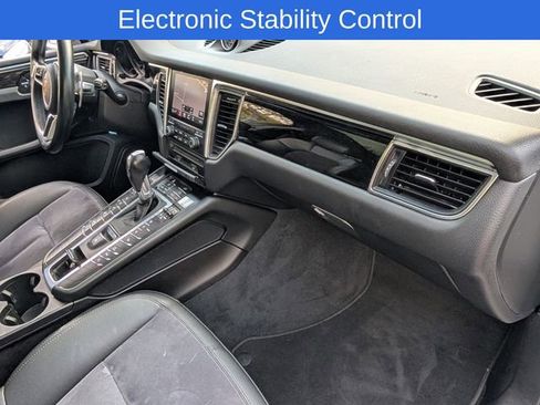 Used 2018 Porsche Macan image 21