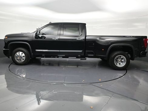 Used 2026 Chevrolet Silverado 3500 High Country w/ High Country Premium Package AWD/4WD image 2