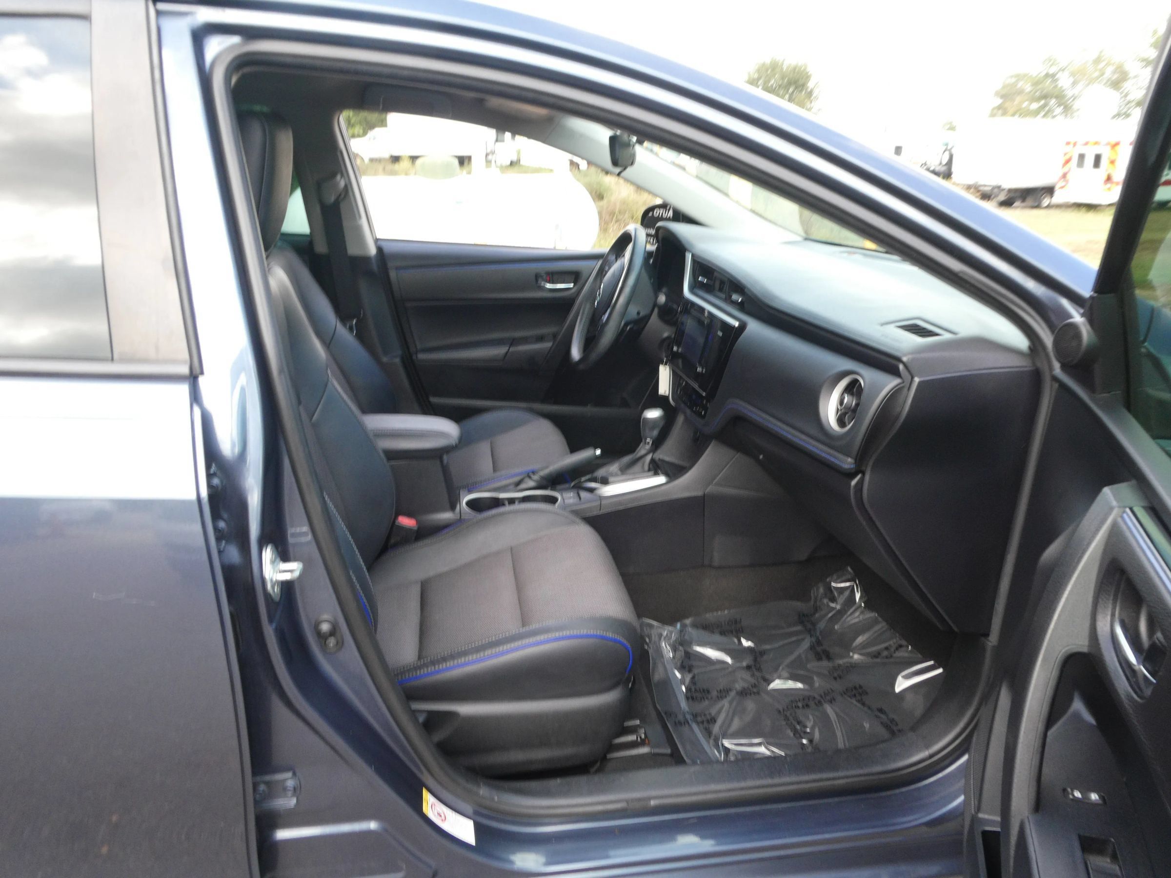 Used 2017 Toyota Corolla SE FWD image 23