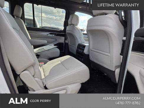 New 2026 Jeep Grand Wagoneer Limited AWD/4WD image 15