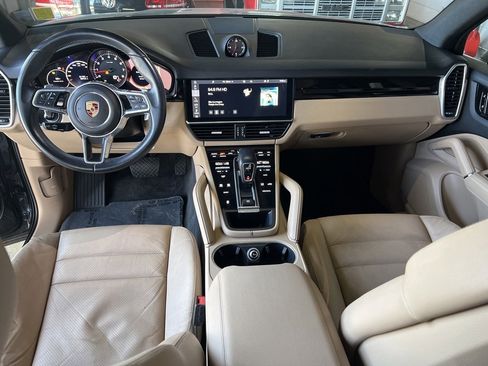 Used 2020 Porsche Cayenne image 9