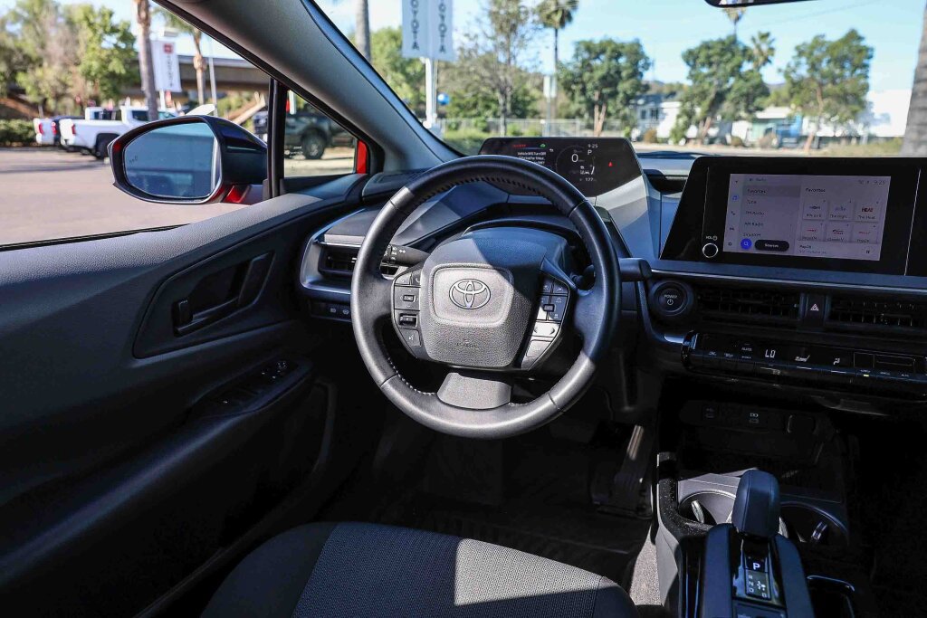 Certified 2025 Toyota Prius LE FWD image 4