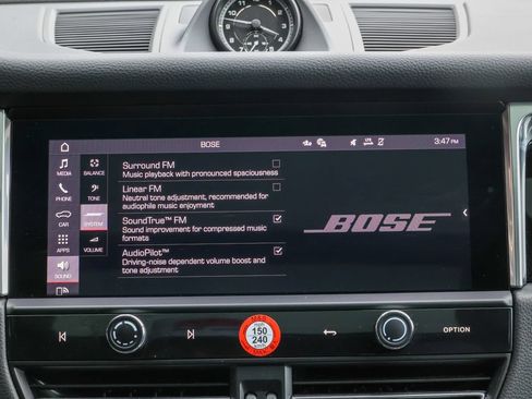 Certified 2026 Porsche Macan Turbo AWD/4WD image 38