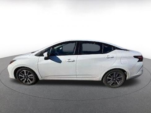 Used 2025 Nissan Versa SV image 4