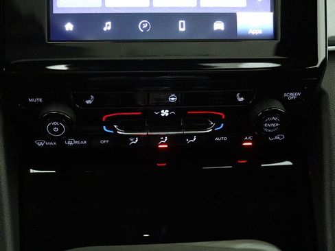 Used 2022 Jeep Grand Cherokee Altitude AWD/4WD image 22