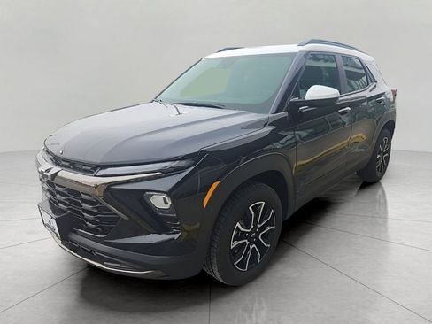 Used 2025 Chevrolet TrailBlazer ACTIV w/ Driver Confidence Package AWD/4WD image 3