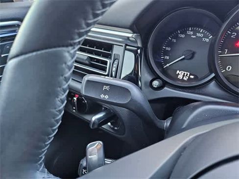 Used 2024 Porsche Macan image 28