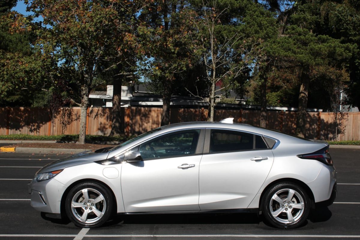 Used 2017 Chevrolet Volt LT FWD image 4