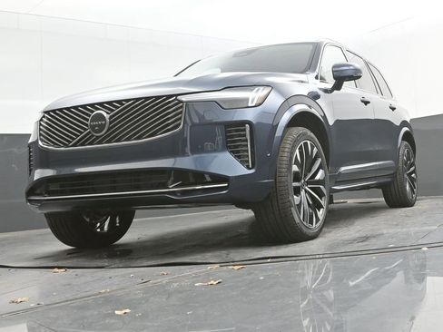 New 2026 Volvo XC90 B6 Ultra image 25
