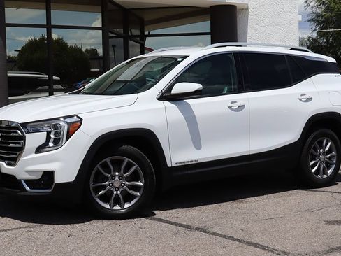 Used 2022 GMC Terrain SLT AWD/4WD image 3