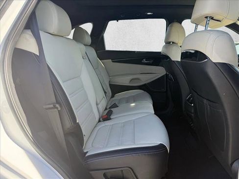 Used 2017 Kia Sorento SX image 19