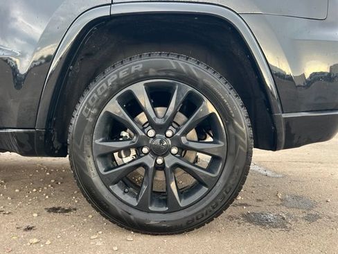 Used 2021 Jeep Grand Cherokee Laredo X AWD/4WD image 13
