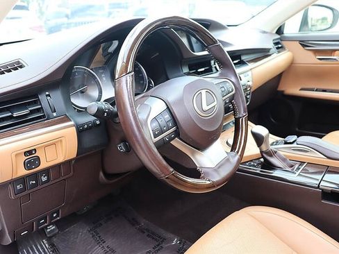 Used 2016 Lexus ES 350 w/ Luxury Package w/Wood Trim FWD image 17