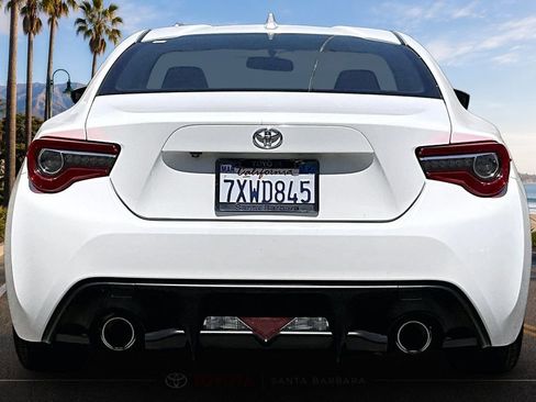 Used 2017 Toyota 86 RWD image 6