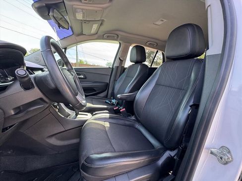 Used 2019 Chevrolet Trax LT w/ Redline Edition FWD image 15