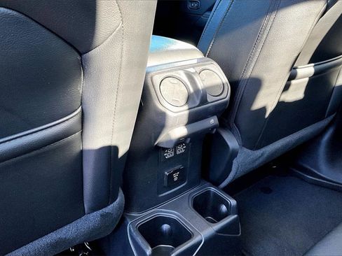 Used 2021 Jeep Gladiator Overland image 11