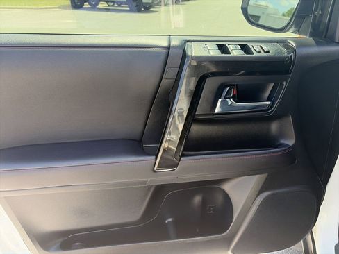Used 2021 Toyota 4Runner Venture AWD/4WD image 18