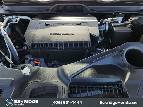 Used 2025 Honda Pilot Sport image 32