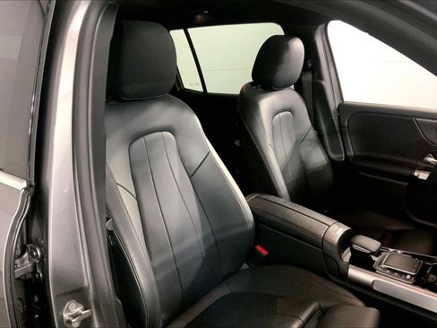 Used 2022 Mercedes-Benz GLB 250 4MATIC image 7